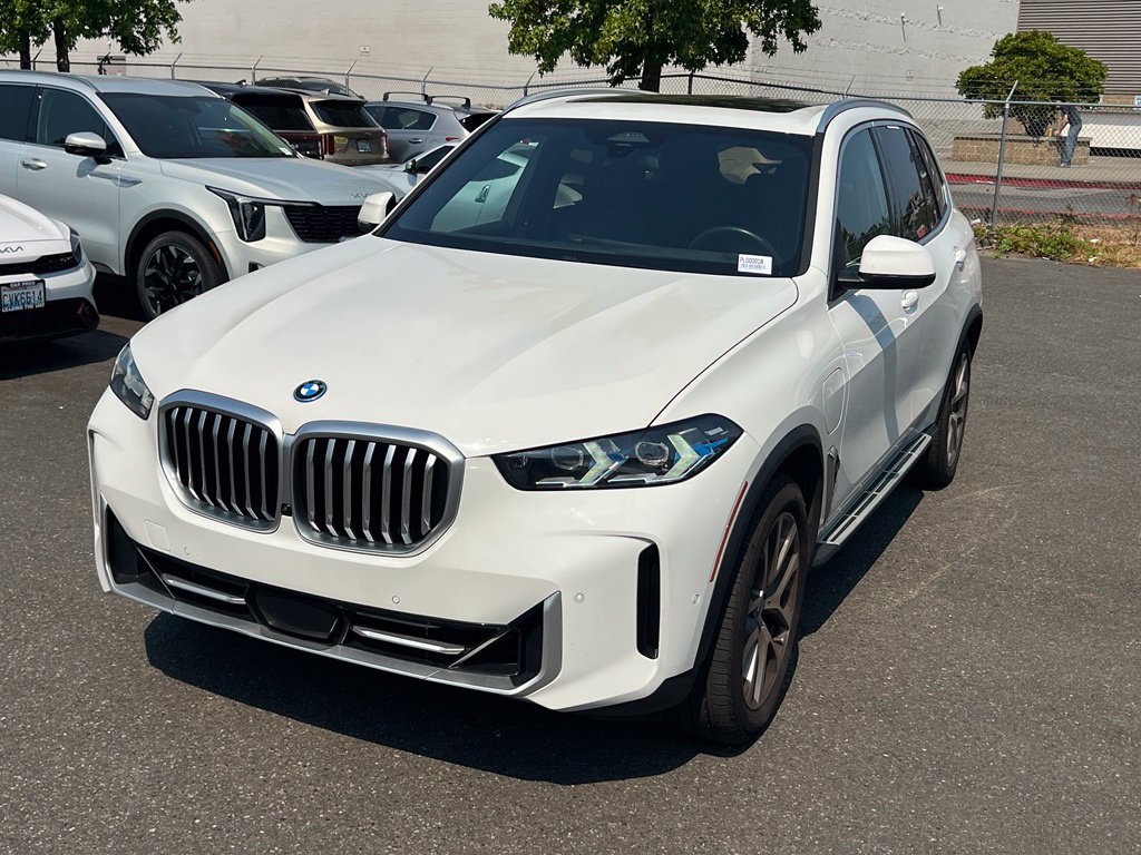 Used 2024 BMW X5 xDrive50e AWD/4WD image 3
