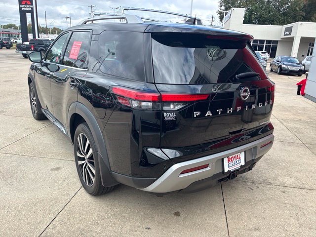 Used 2024 Nissan Pathfinder Platinum FWD image 7