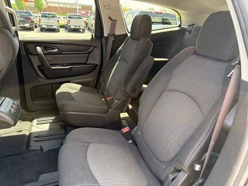 Used 2015 Chevrolet Traverse LT w/ Style and Technology Package FWD image 17