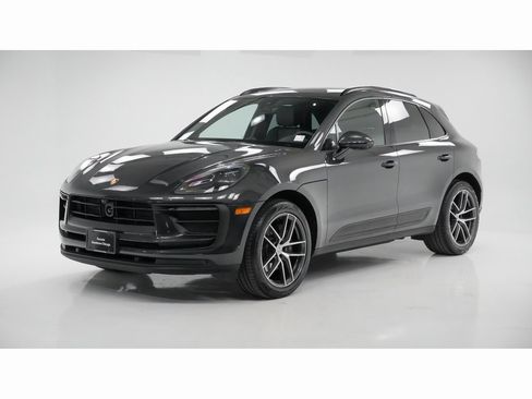 Used 2025 Porsche Macan image 1