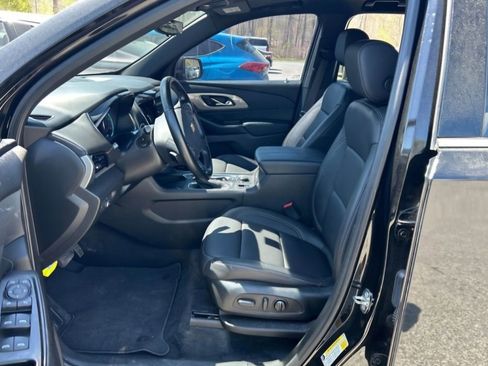 Used 2023 Chevrolet Traverse LT w/ LT Premium Package AWD/4WD image 6