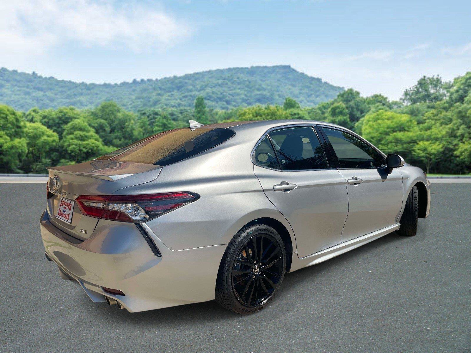 Used 2023 Toyota Camry XSE FWD image 3