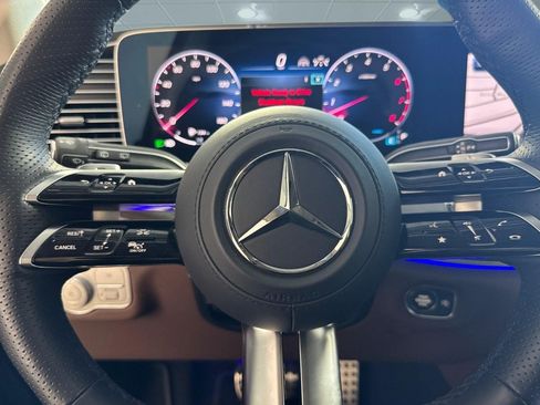 Used 2025 Mercedes-Benz GLS 450 4MATIC image 15