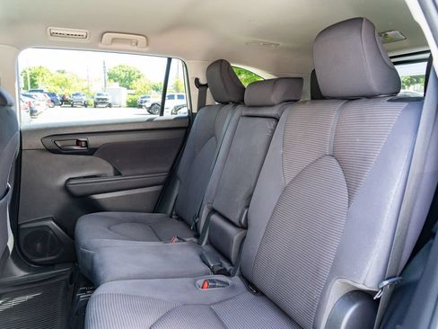 Used 2020 Toyota Highlander LE AWD/4WD image 23