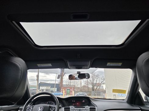 Used 2016 Honda Accord Sport image 14