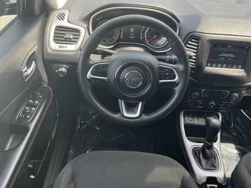 Used 2018 Jeep Compass Sport w/ Tech Group FWD image 8