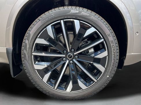 New 2026 Volvo XC90 B6 Plus w/ Protection Package Premier AWD/4WD image 25