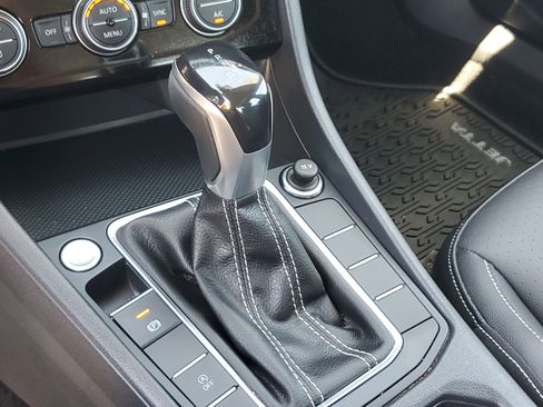 Certified 2022 Volkswagen Jetta SE FWD image 27