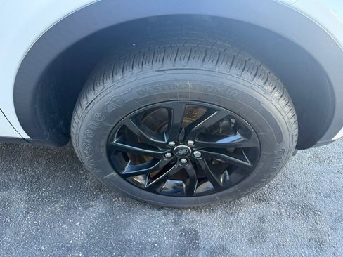 Used 2019 Land Rover Discovery Sport SE image 9