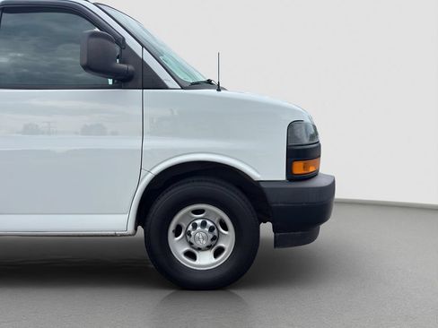 Used 2018 Chevrolet Express 2500 w/ Driver Convenience Package RWD image 18