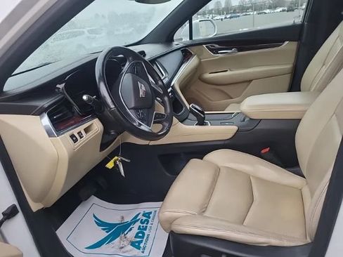 Used 2017 Cadillac XT5 Luxury w/ Driver Awareness Package image 8