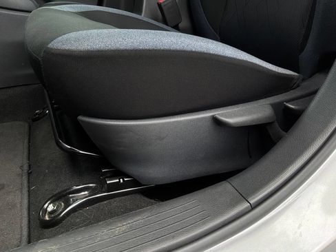 Used 2025 Nissan Versa SV FWD image 11