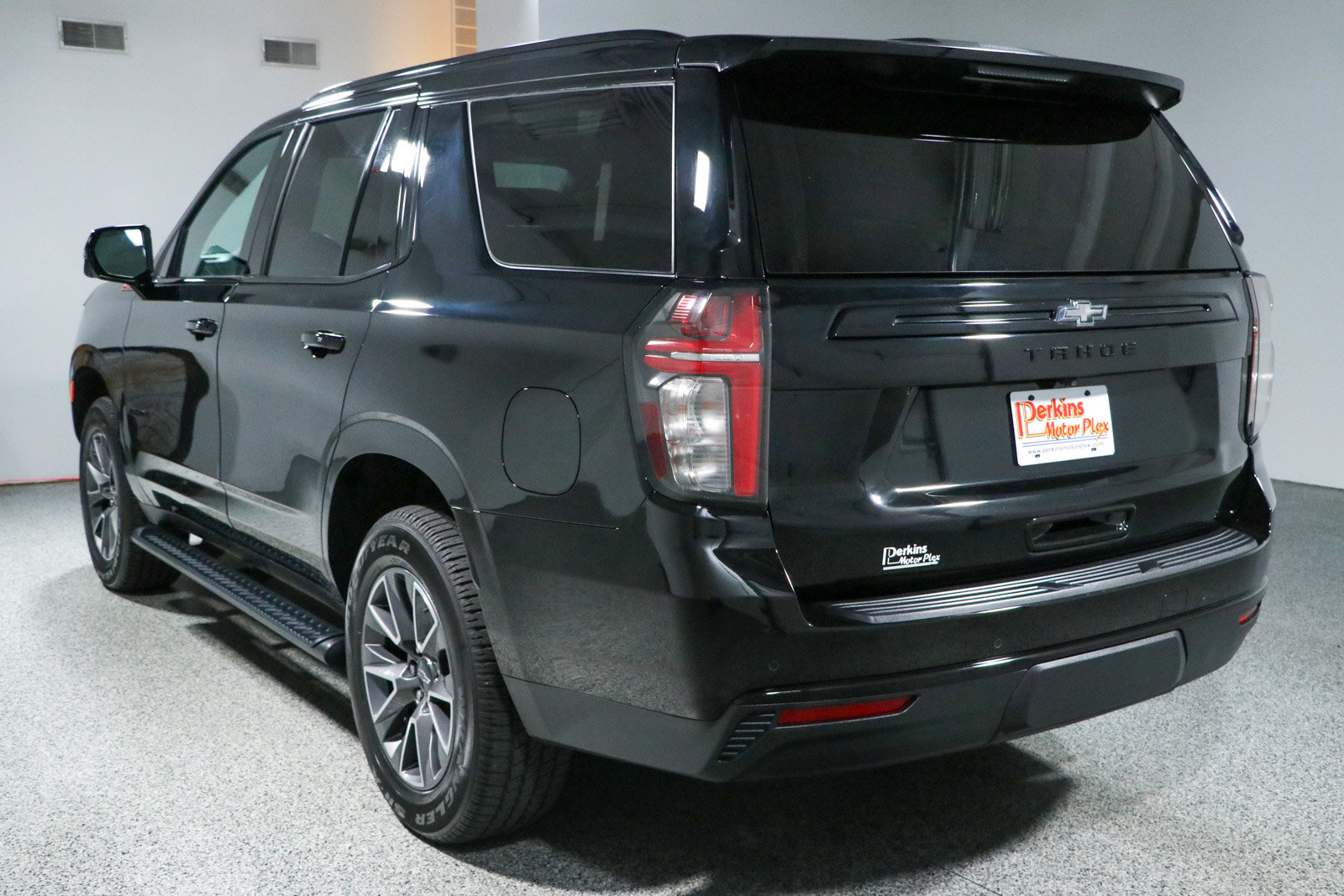 Used 2023 Chevrolet Tahoe Z71 w/ Luxury Package AWD/4WD image 9