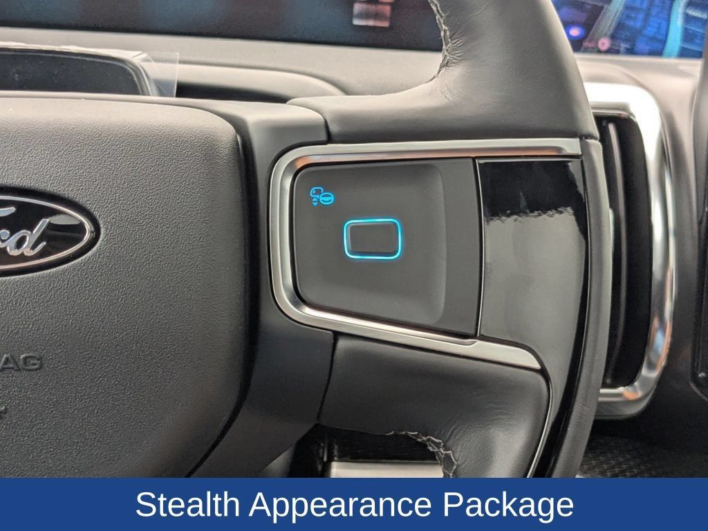 Used 2025 Ford Expedition Platinum w/ Stealth Performance Package AWD/4WD image 29