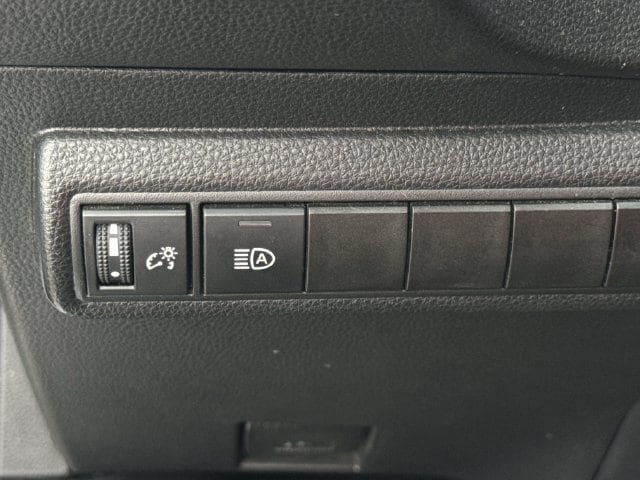 Used 2025 Toyota Corolla LE FWD image 21