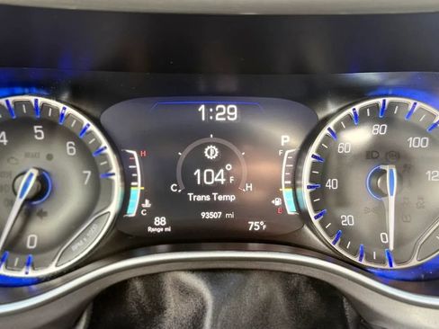 Used 2022 Chrysler Pacifica Touring-L FWD image 14