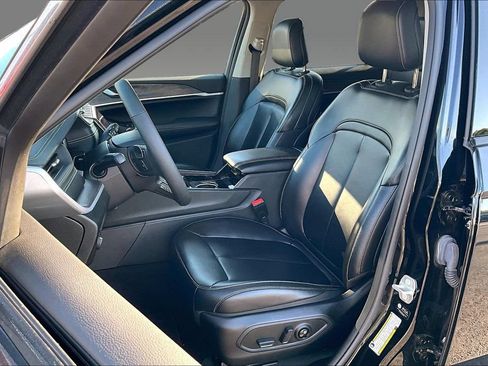 Used 2023 Jeep Grand Cherokee L Limited AWD/4WD image 14