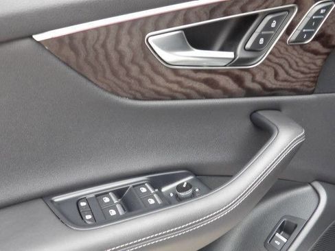 Used 2023 Audi Q8 Prestige w/ Prestige Package image 36