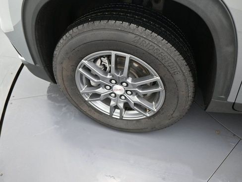 Used 2025 GMC Acadia Elevation image 8