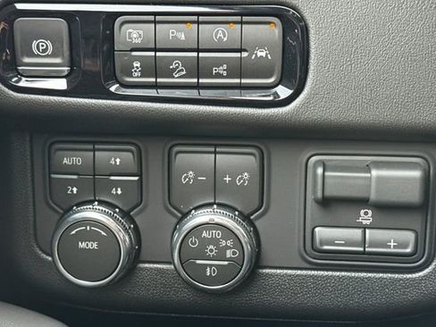 New 2026 GMC Yukon Elevation w/ Elevation Premium Package AWD/4WD image 33