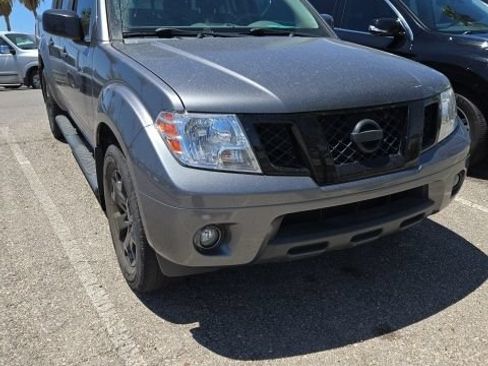 Used 2020 Nissan Frontier SV w/ Midnight Edition Floor Mats RWD image 3