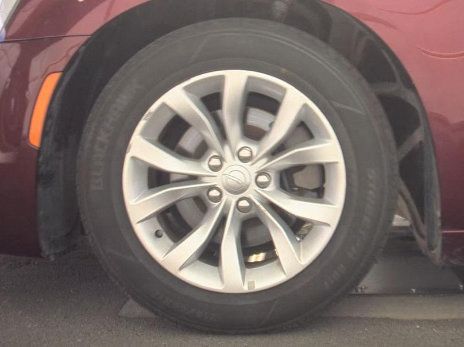 Used 2016 Chrysler 300 Limited RWD image 7