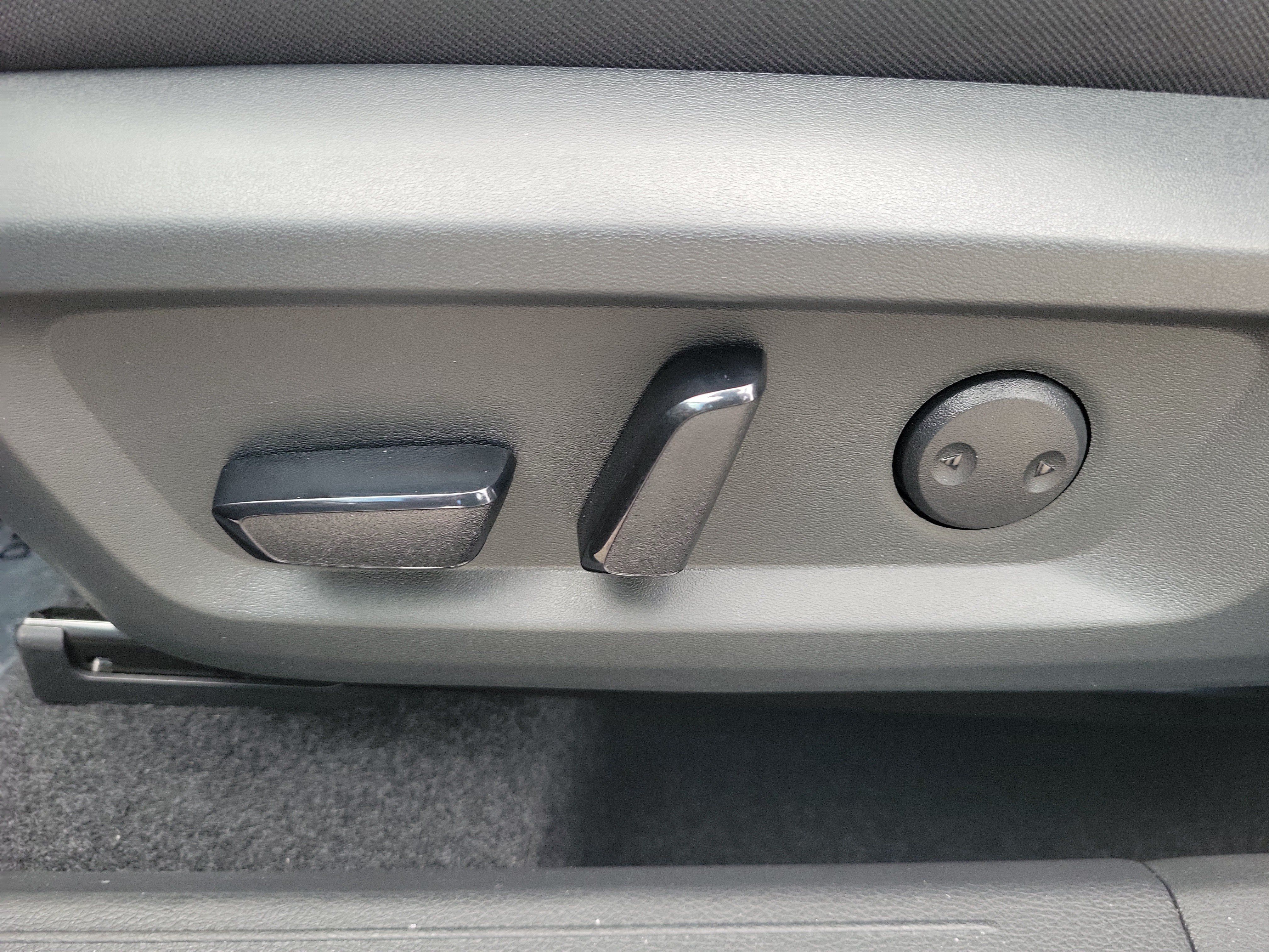 Certified 2026 Nissan Rogue SV w/ Cold Weather Package FWD image 16
