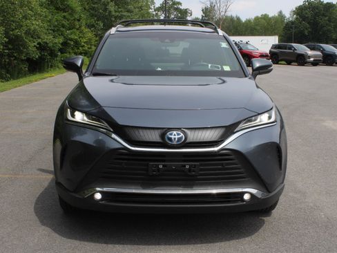 Used 2023 Toyota Venza XLE AWD/4WD image 2