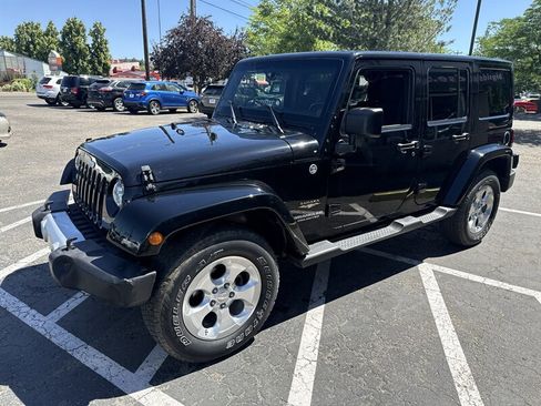 Used 2012 Jeep Wrangler Unlimited Sahara AWD/4WD image 2