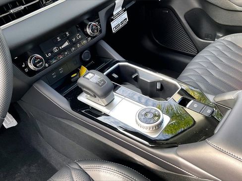 New 2026 Mitsubishi Outlander SEL image 8