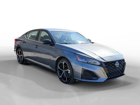 Used 2024 Nissan Altima 2.5 SR FWD image 7