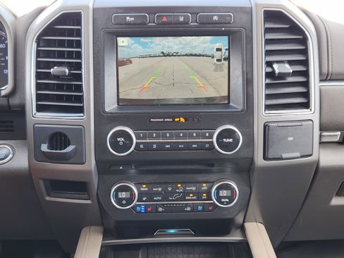 Used 2018 Ford Expedition XLT w/ Equipment Group 202A RWD image 18