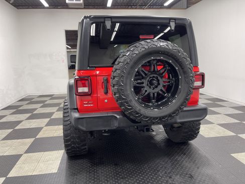 Used 2018 Jeep Wrangler Unlimited Sport S AWD/4WD image 3