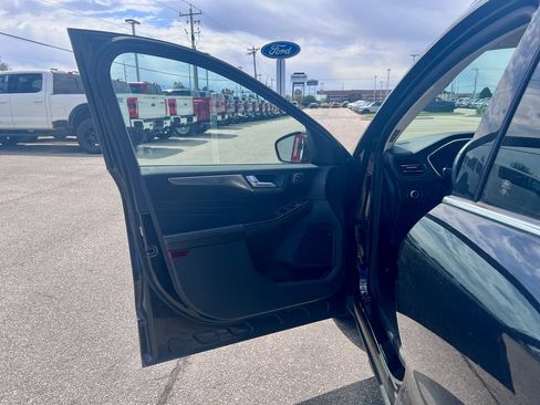 Used 2022 Ford Escape Titanium AWD/4WD image 11