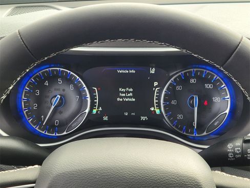 New 2026 Chrysler Pacifica Select image 7