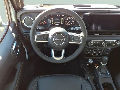New 2026 Jeep Wrangler Unlimited Sahara AWD/4WD image 12