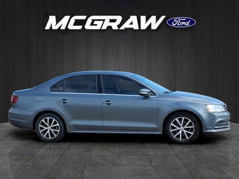 Used 2017 Volkswagen Jetta SE image 5