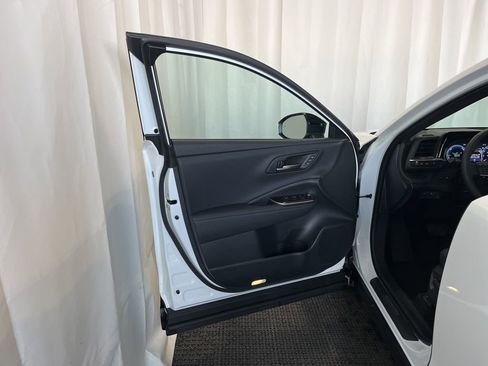 Used 2025 Toyota Crown Signia XLE image 19