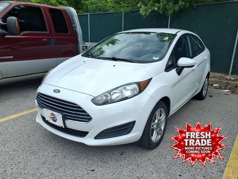 Used 2017 Ford Fiesta SE FWD image 1