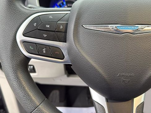 Used 2018 Chrysler Pacifica Touring Plus image 17