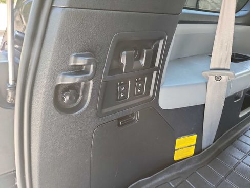 Used 2013 Toyota Sequoia SR5 w/ Premium Pkg RWD image 34