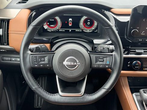 Used 2025 Nissan Pathfinder Platinum image 19