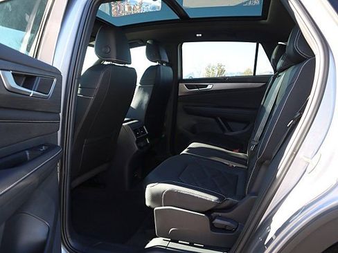 Certified 2025 Volkswagen Atlas Cross Sport SE image 8