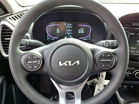 Used 2025 Kia Soul LX FWD image 16