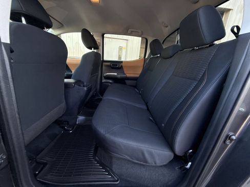 Used 2017 Toyota Tacoma SR5 AWD/4WD image 23