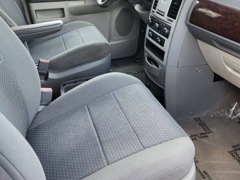 Used 2010 Chrysler Town & Country LX w/ PWR Window Group image 4