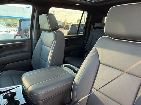 New 2026 Chevrolet Suburban Premier w/ Sun And Tow Package AWD/4WD image 17