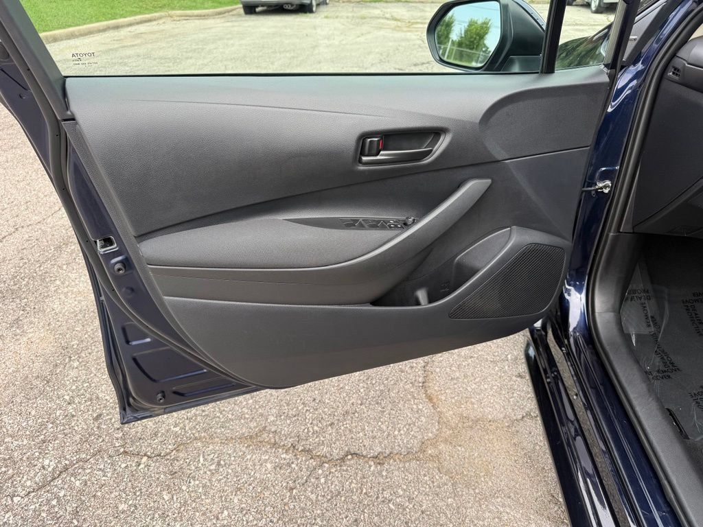 Used 2025 Toyota Corolla LE FWD image 16