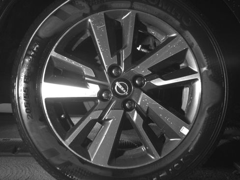 Used 2025 Nissan Versa SV image 12