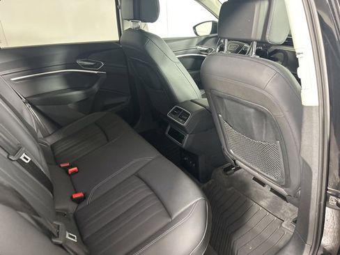 Used 2024 Audi Q8 e-tron Premium Plus w/ Premium Plus Package image 12